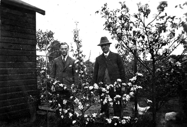 Walter & Arthur Dawes at Rose Cottage